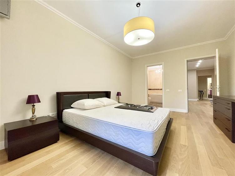 Apartament cu 4 camere decomandat, mobilat în Herăstrău
