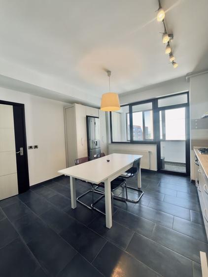 Apartament cu 3 camere de inchiriat in zona Tractorul Coresi Mall la Isaran,et 9/10 cu loc de parcare privat - 6