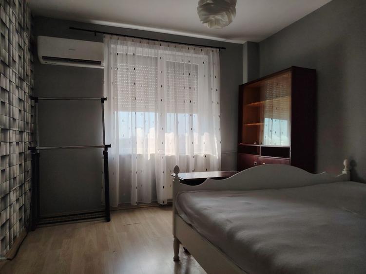 Apartament cu 4 camere semidecomandat în Rogerius