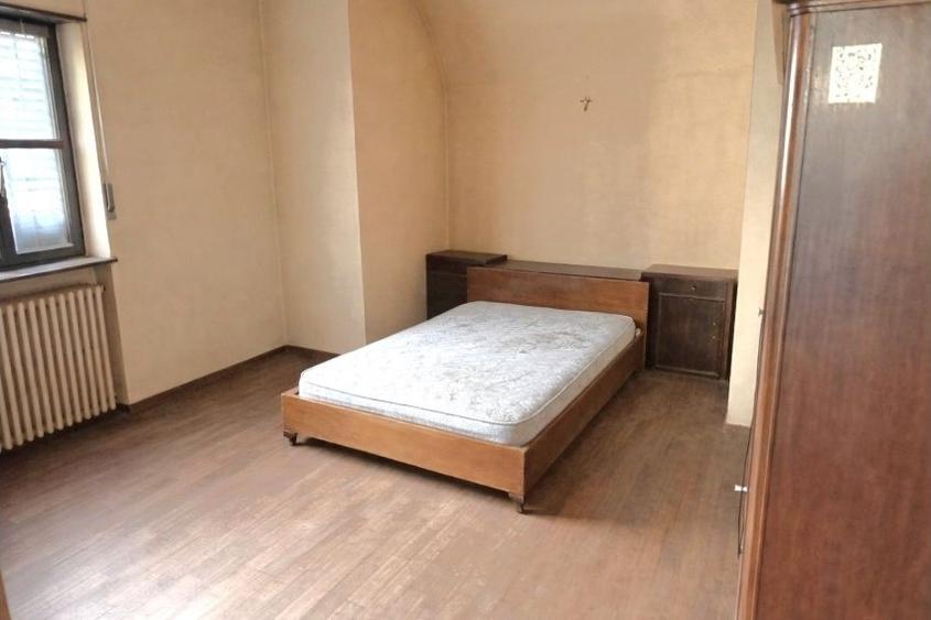 Casă cu 9 camere cu Teren 297 Mp în Dorobanți