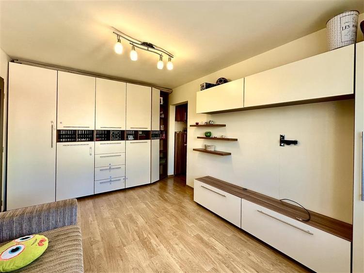 Apartament cu 2 camere semidecomandat în Aurel Vlaicu