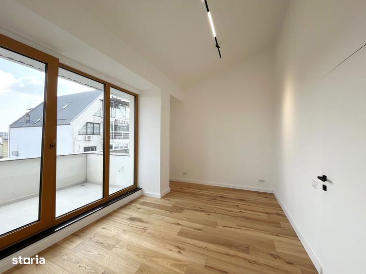 Apartament cu 4 camere semidecomandat în Grivița