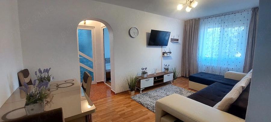 Apartament cu 3 camere semidecomandat în Central