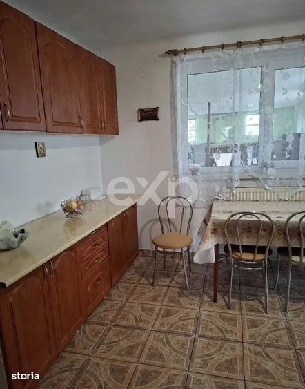 Apartament cu 3 camere semidecomandat în Calea Turzii