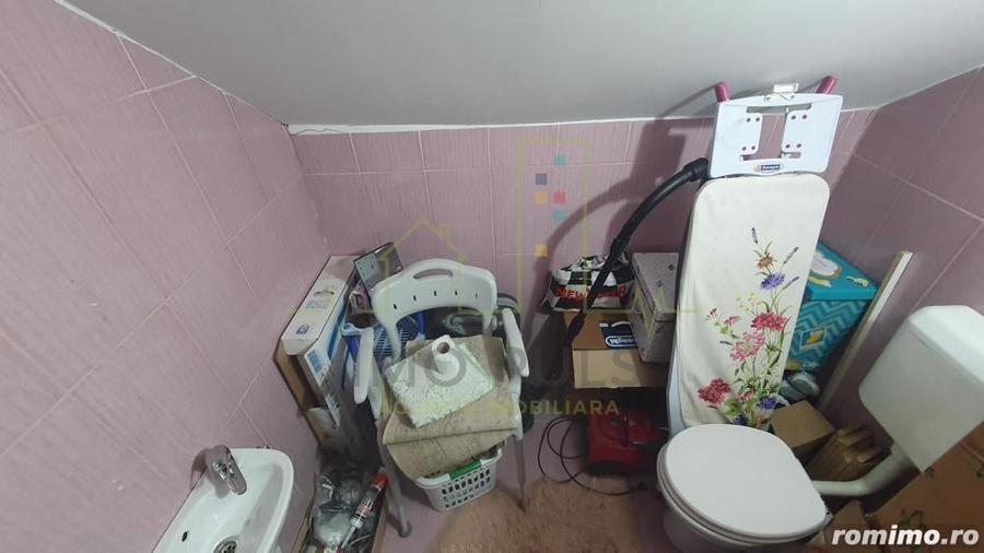 Apartament cu 4 camere semidecomandat în Girocului