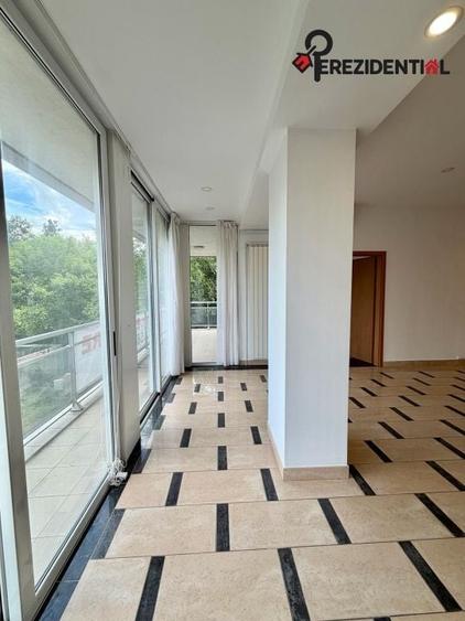 Apartament cu 4 camere semidecomandat în Primăverii
