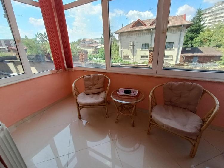 Apartament cu 3 camere decomandat în Ghencea