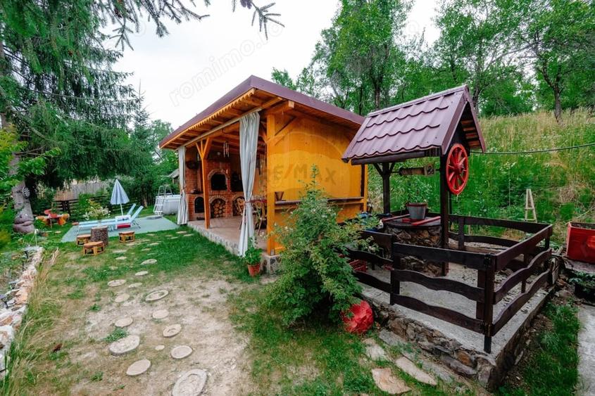 Casă cu 6 camere cu Teren 861 Mp în Corbi
