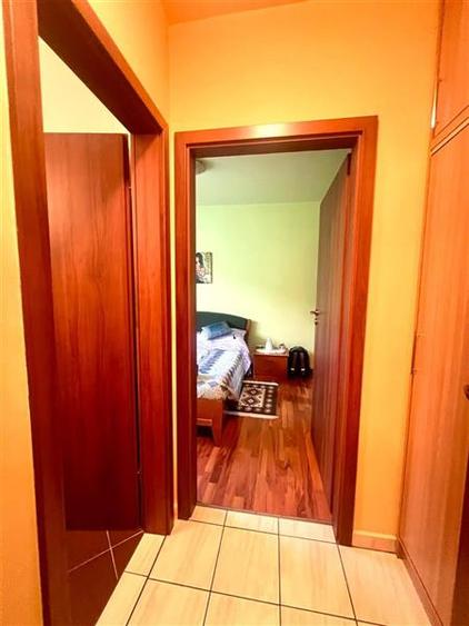 Apartament cu 3 camere semidecomandat, mobilat în Tractorul