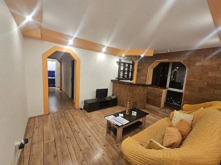 Apartament cu 3 camere decomandat în Astra