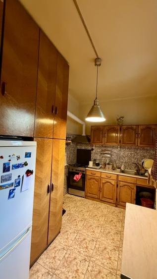 Apartament cu 3 camere semidecomandat în Vatra Luminoasă