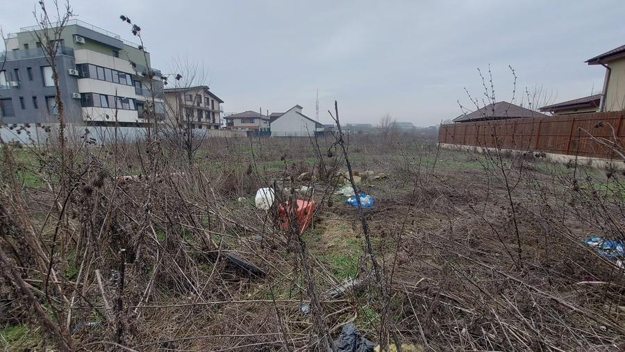 Teren în 1 Decembrie