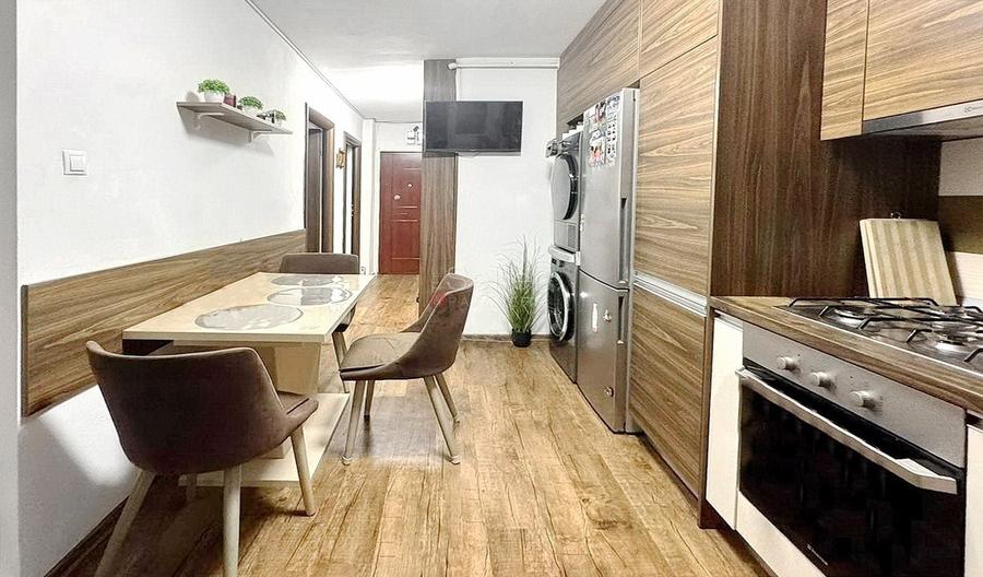 Apartament cu 3 camere decomandat, mobilat în Vlahuță