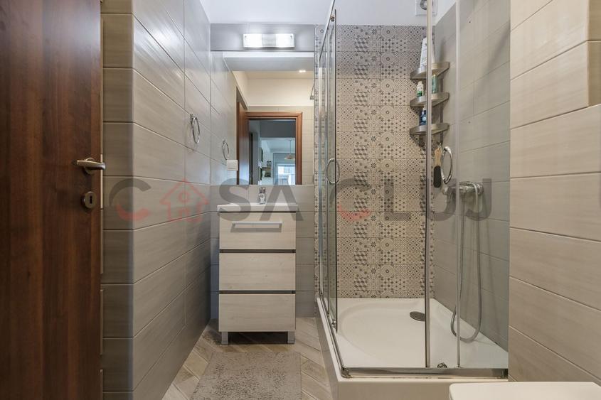 Apartament cu 3 camere semidecomandat, mobilat în Bună Ziua