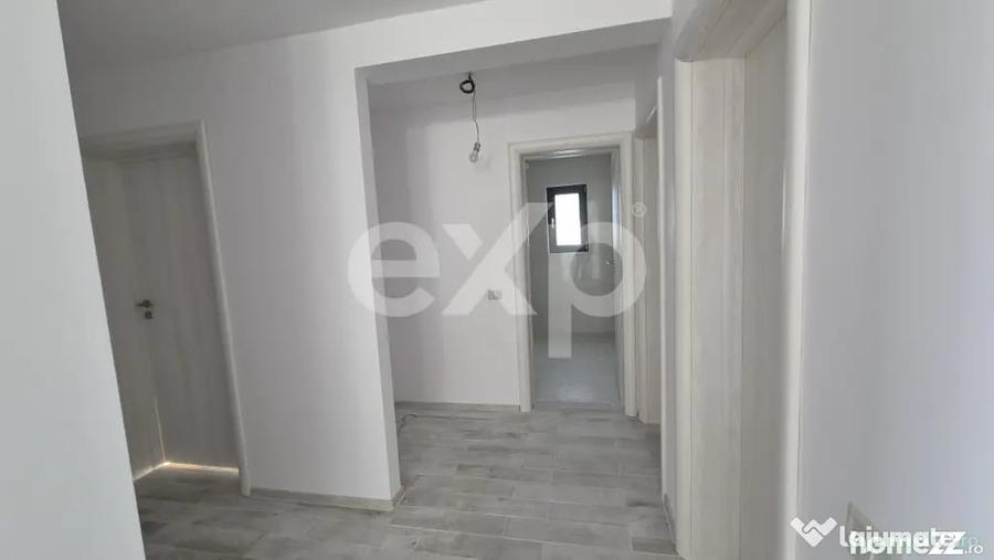 Casă cu 4 camere cu Teren 400 Mp în Bradu