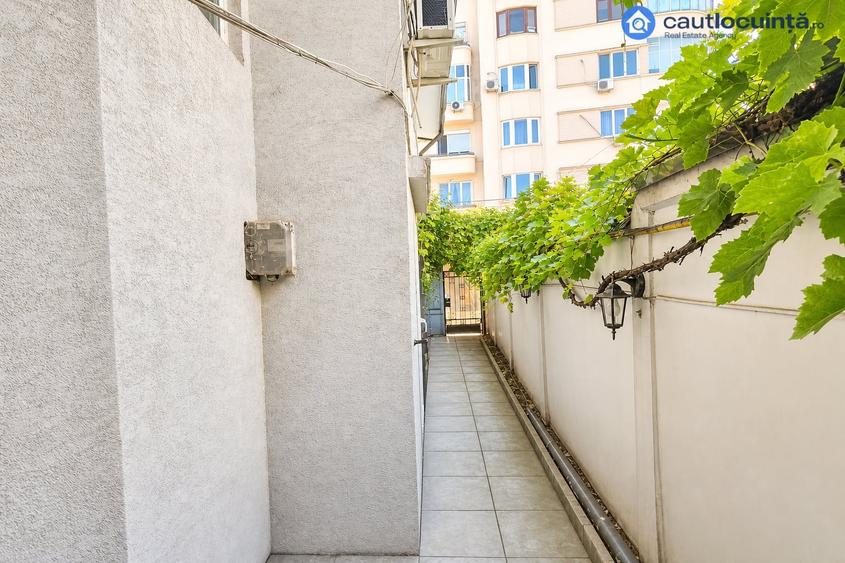 Casă individuală cu 7 camere cu Canalizare în Ultracentral