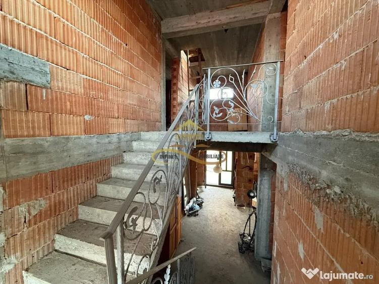 Casă cu 5 camere cu Teren 1715 Mp în Calea Romanului