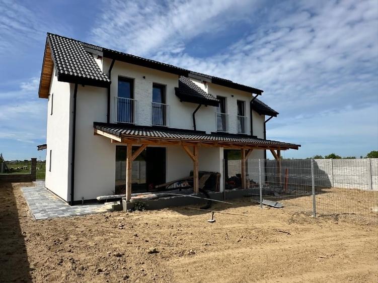 Duplex cu 4 camere cu Teren 270 Mp în Moșnița Nouă