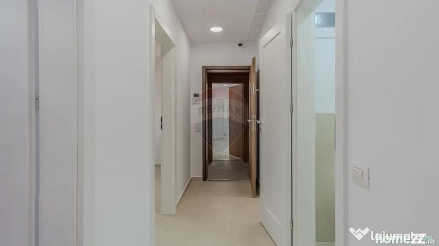 Apartament cu 9 camere decomandat în Astra