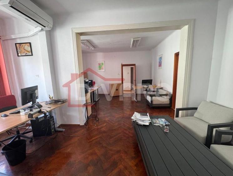 Casă individuală cu 12 camere cu Canalizare în Cotroceni