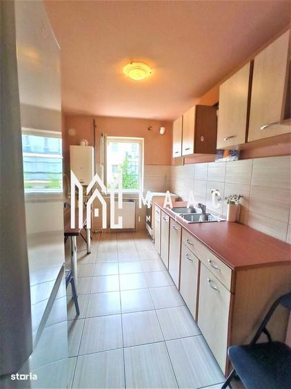 Apartament cu 4 camere decomandat în Est