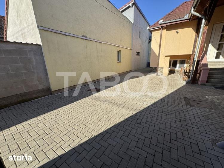 Casă cu 5 camere cu Teren 250 Mp în Lazaret