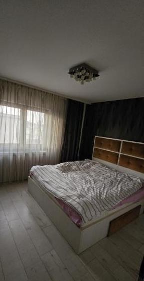 Apartament cu 3 camere decomandat în Casa de Cultură