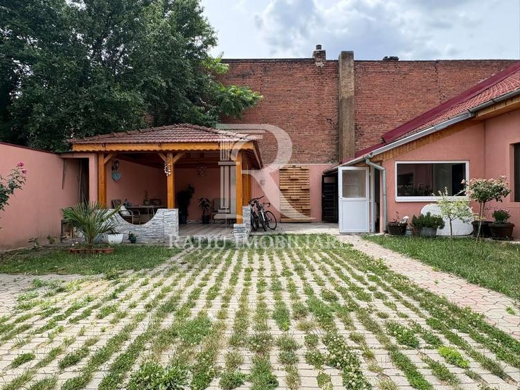 Casă individuală cu 4 camere cu Canalizare în Central