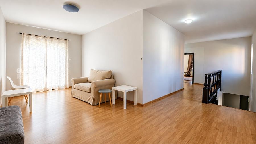 Casă individuală cu 7 camere cu Canalizare în Voluntari