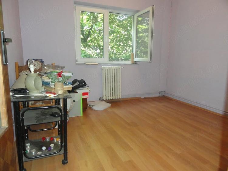 Apartament cu 4 camere decomandat în Micălaca