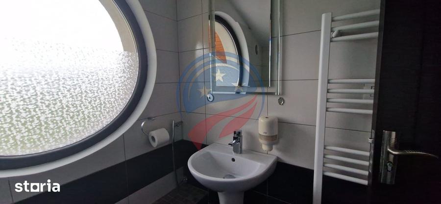 Casă cu 8 camere cu Teren 5574 Mp în Central