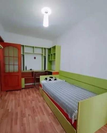 Apartament cu 3 camere decomandat în Sud