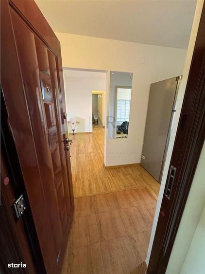 Apartament cu 3 camere, mobilat în Malu Roșu