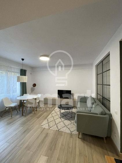Apartament cu 5 camere semidecomandat, mobilat în Gruia