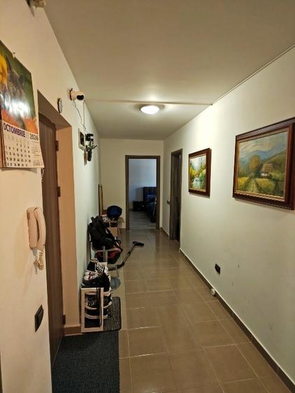Apartament cu 3 camere decomandat, mobilat în Berceni