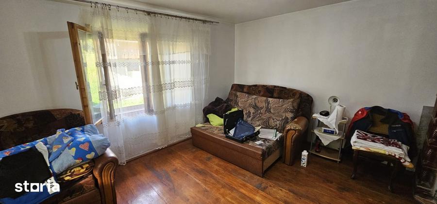 Casă cu 4 camere cu Teren 4908 Mp în Poduri