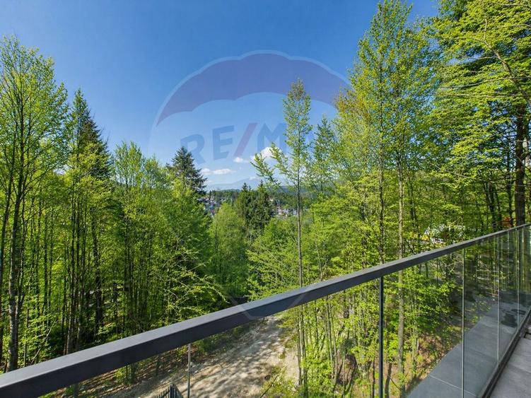 Apartament cu 4 camere decomandat în Calea Moroieni