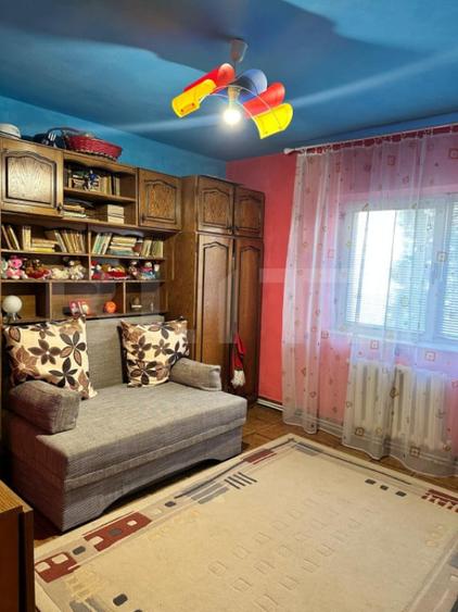 Apartament cu 4 camere decomandat în Central