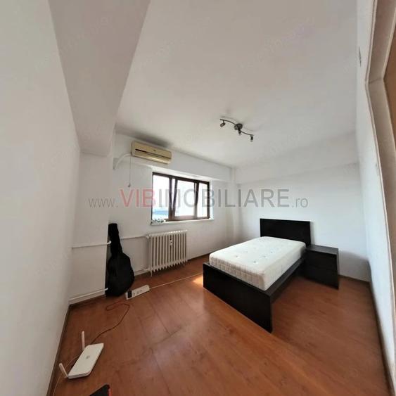 Apartament cu 4 camere decomandat în Amzei