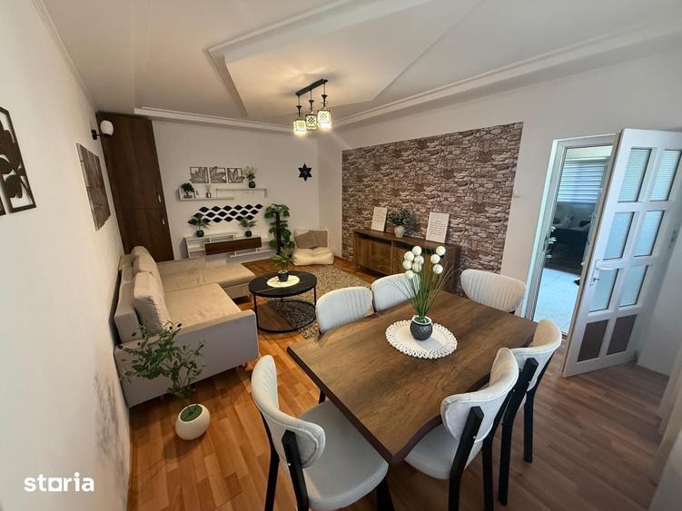 Casă cu 8 camere cu Teren 677 Mp în Boldești