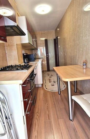 Apartament cu 3 camere decomandat în Faleza Nord