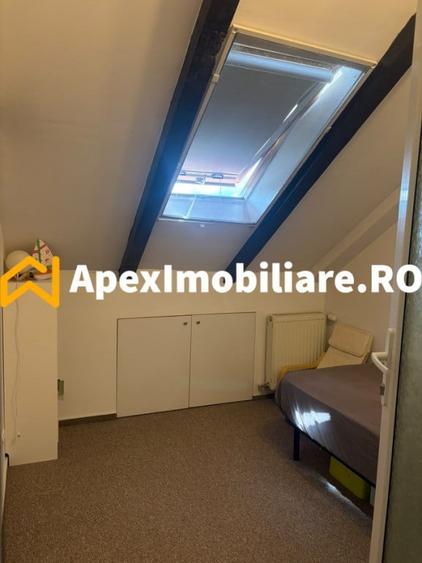 Apartament cu 3 camere semidecomandat în Ozana