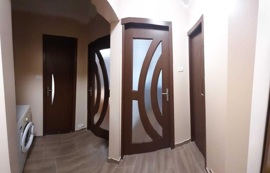 Apartament cu 3 camere decomandat în Exterior Vest