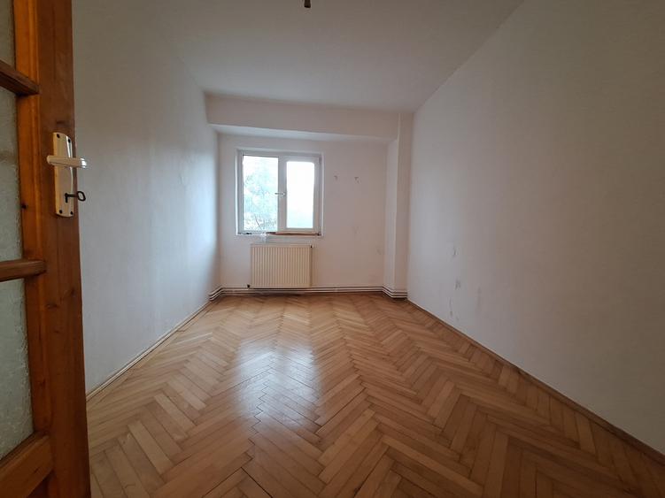 Apartament cu 4 camere decomandat, mobilat în Freidorf