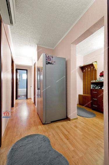Apartament cu 4 camere decomandat, mobilat în Micro 39
