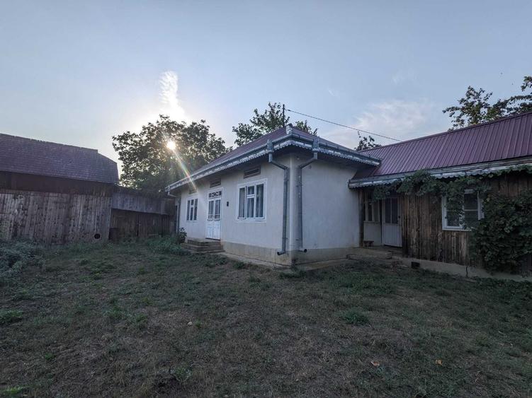 Casă cu 3 camere în Mihăiești