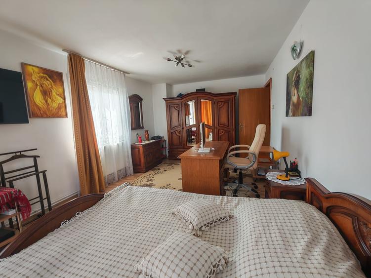 Casă individuală cu 6 camere cu Teren 400 Mp în Breaza