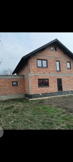 Casă individuală cu 5 camere cu Teren 1200 Mp în Central