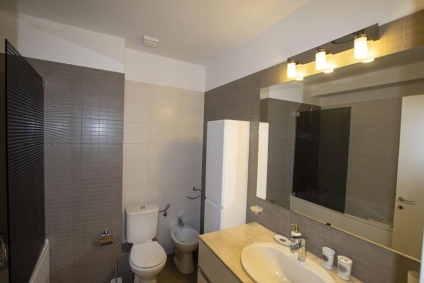 Apartament cu 3 camere decomandat, mobilat în Iancu Nicolae