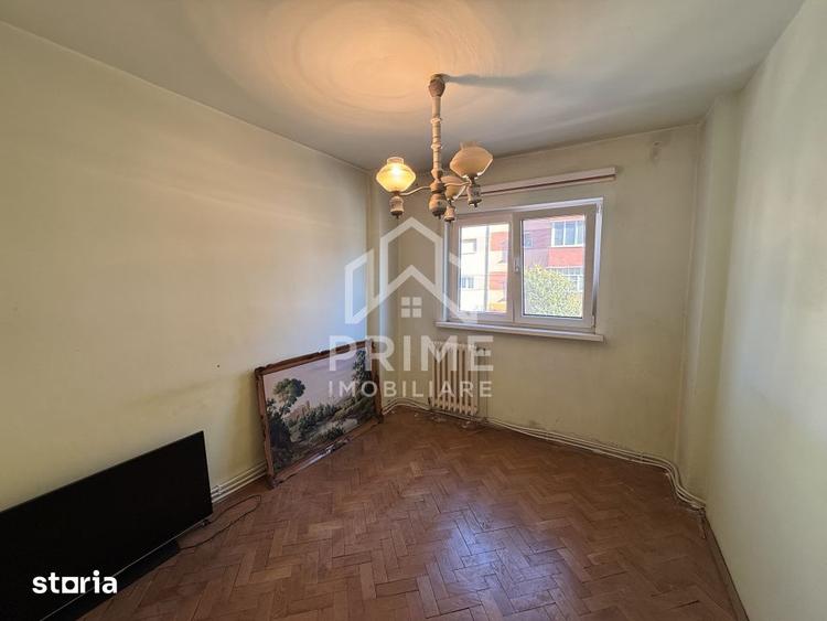 Apartament cu 4 camere decomandat în Cetate